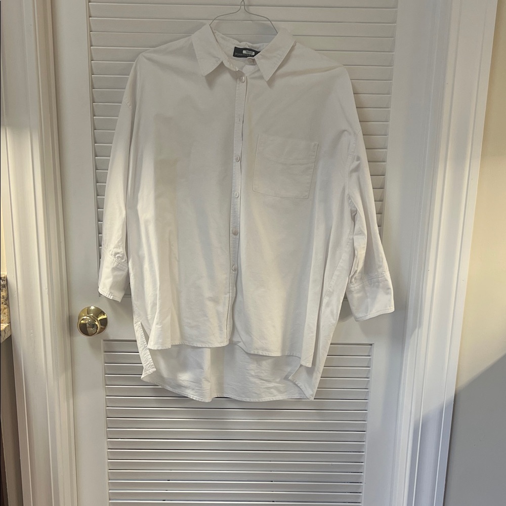 Pomander Place White Casual Button Down Shirt
